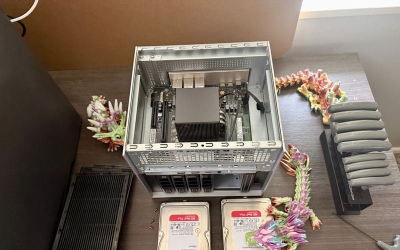 ZimaCube 2: el NAS que crece contigo gracias a sus ranuras PCIe