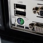 El puerto PS/2 lleva 20 años “muerto” en tus placas base… y sigue ahí por una razón muy real