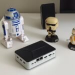 Mi truco para sobrevivir al WiFi del hotel: un mini PC con Jellyfin que se lleva el cine contigo
