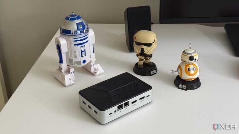 Mi truco para sobrevivir al WiFi del hotel: un mini PC con Jellyfin que se lleva el cine contigo